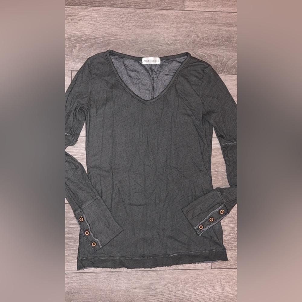 Americanabl Size Medium Long Sleeved Top Green/Gray Vneck Layering Shirt